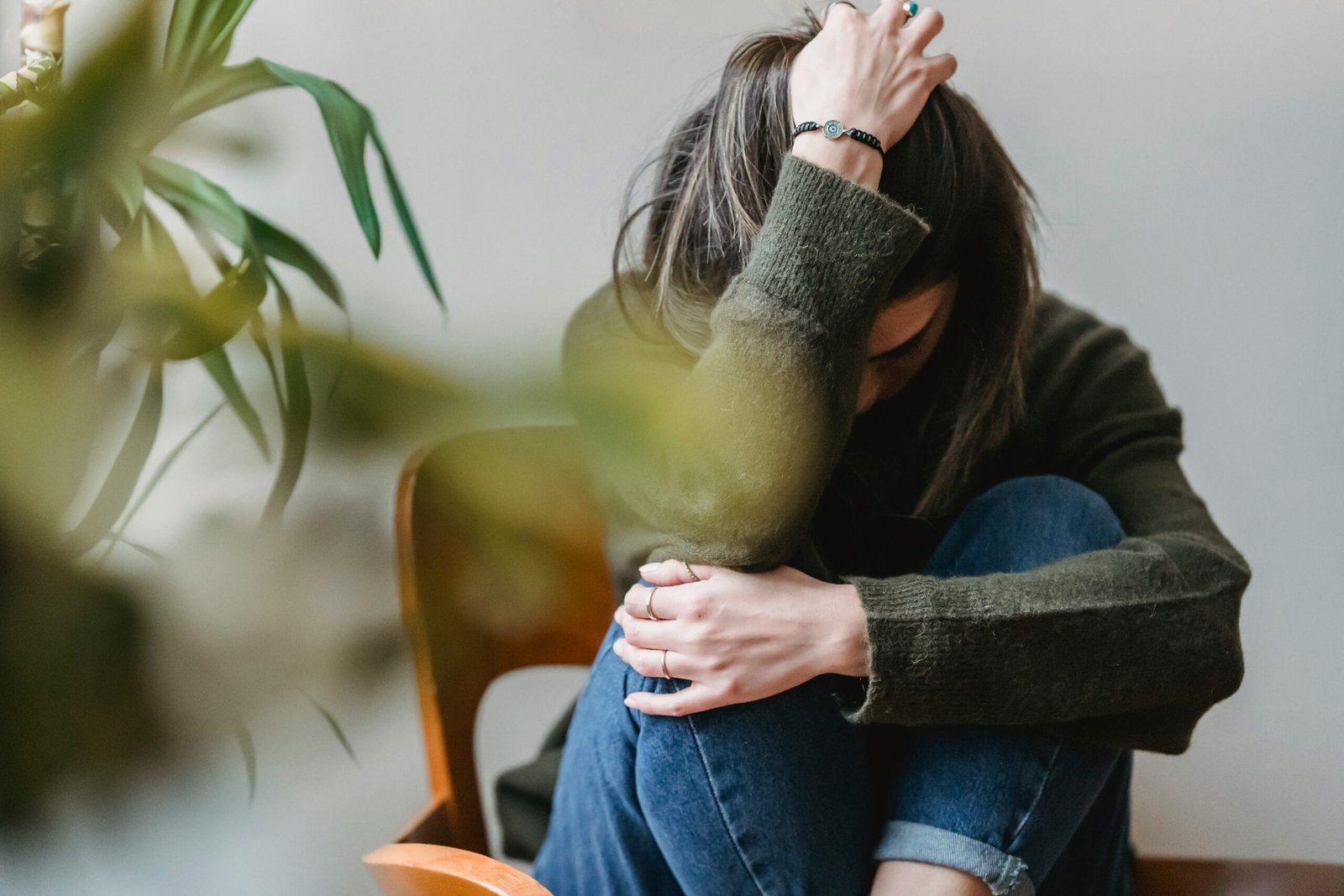 Persoană care experimentează anxietate